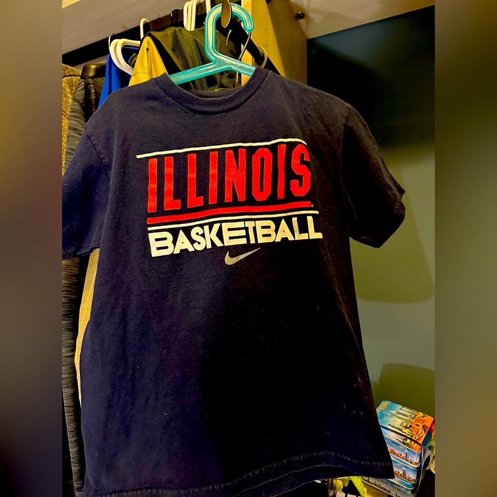 I-L-L…I-N-I. Boys small basketball t-shirt